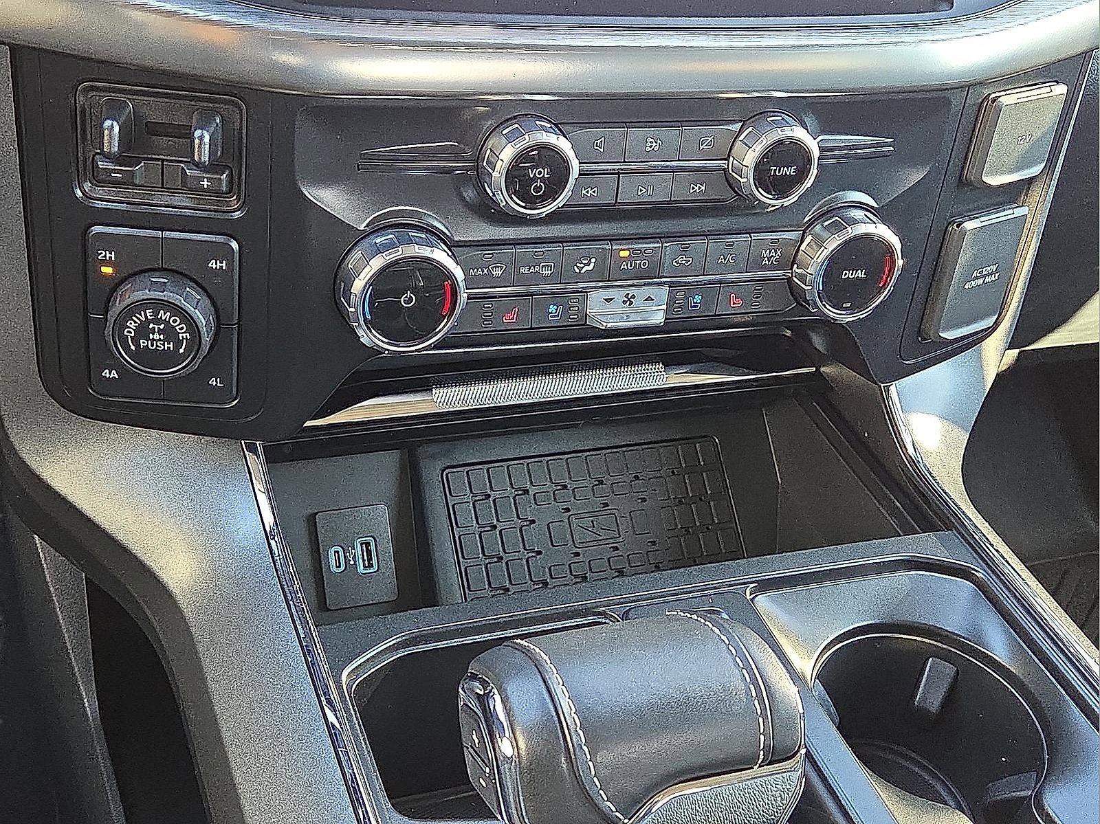 Used 2023 Ford F150 Lariat w/ Trailer Tow Package image 19