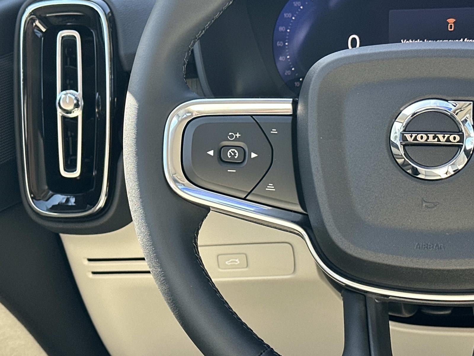 New 2026 Volvo XC40 B5 Plus w/ Protection Package Premier AWD/4WD image 8