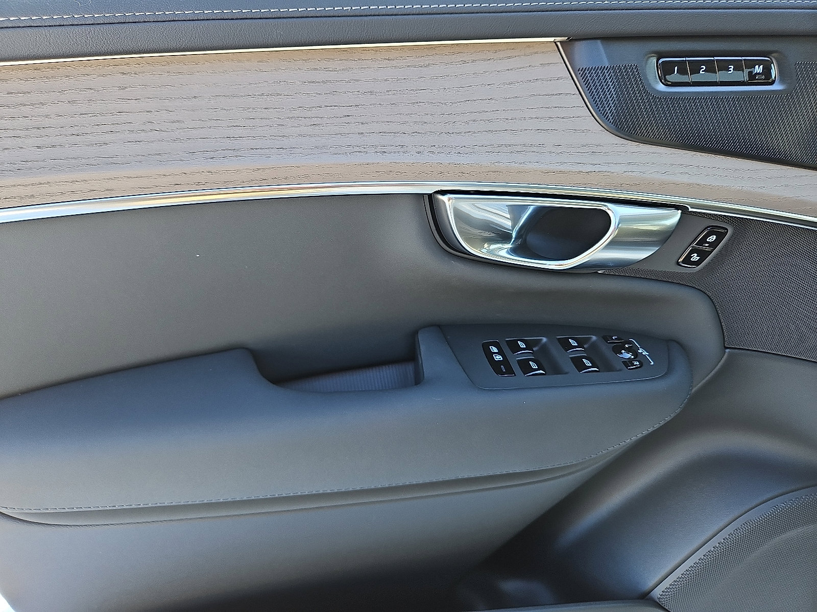 New 2026 Volvo XC90 B6 Plus w/ Protection Package image 10