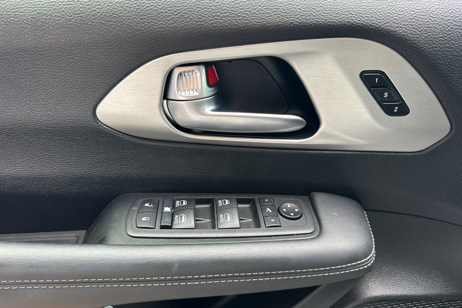 Used 2023 Chrysler Pacifica Limited w/ S Appearance Package FWD image 11