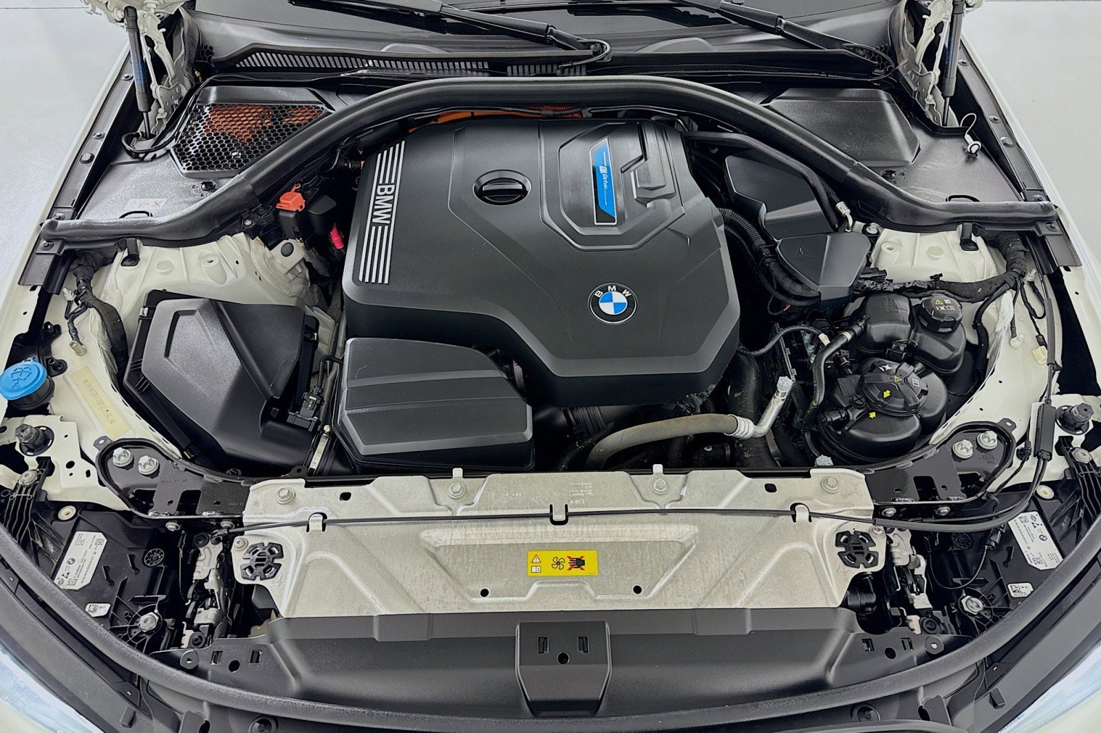 Used 2023 BMW 330e w/ M Sport Package image 11