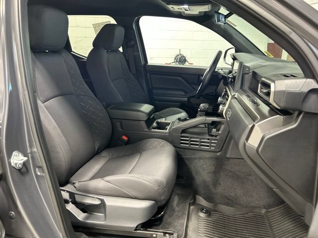 Used 2025 Toyota Tacoma SR5 AWD/4WD image 12