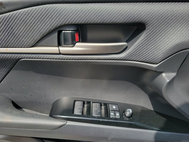 Used 2025 Toyota Camry SE image 6