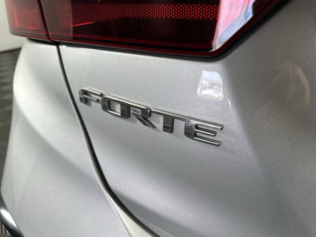 Used 2020 Kia Forte LXS FWD image 31