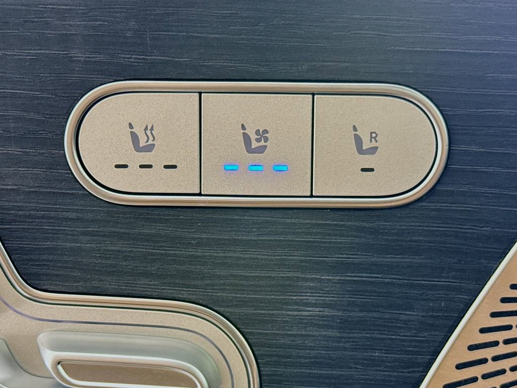 Used 2026 Mercedes-Benz GLS 450 4MATIC image 21