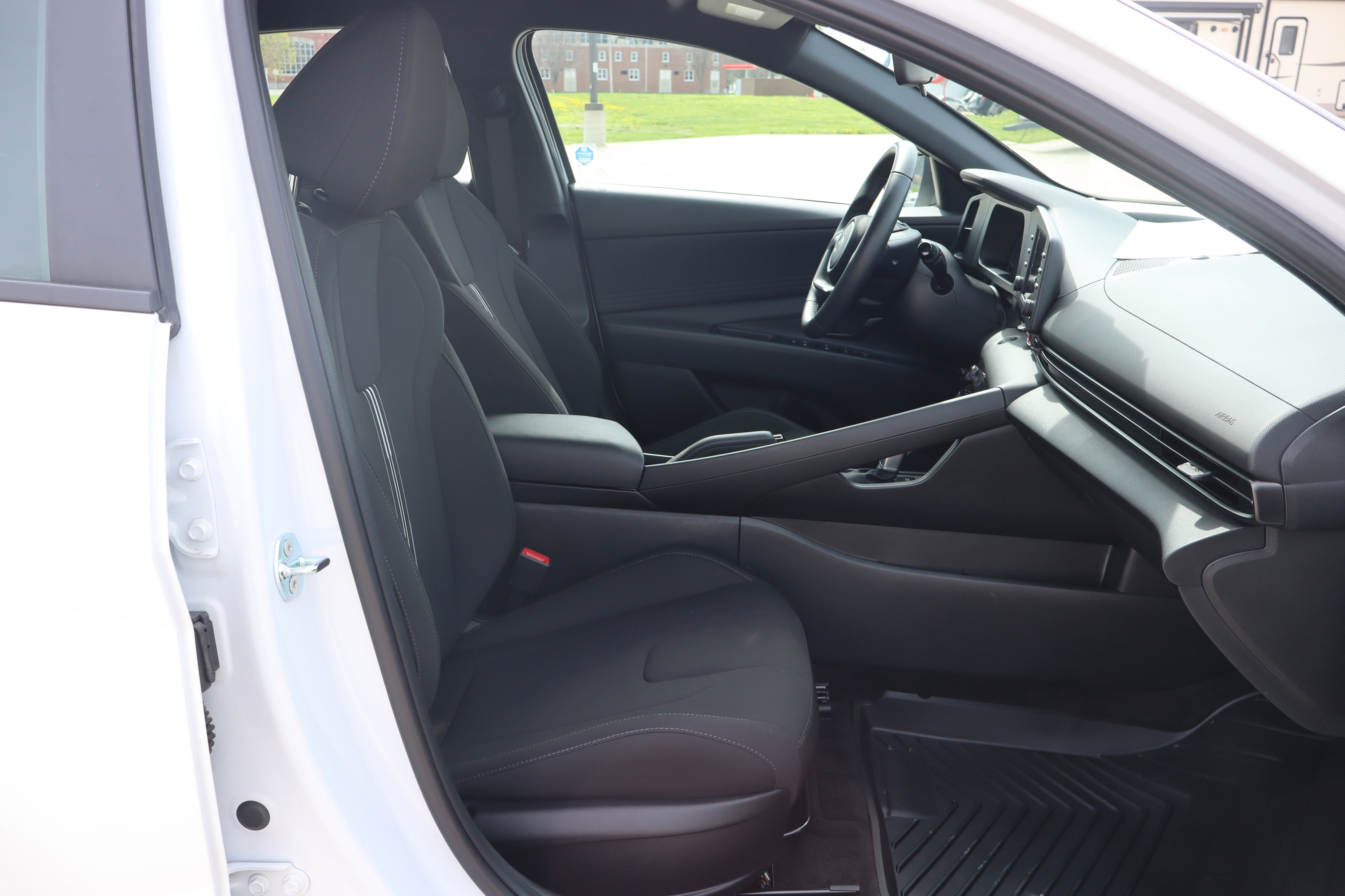 Used 2025 Hyundai Elantra Sport image 12