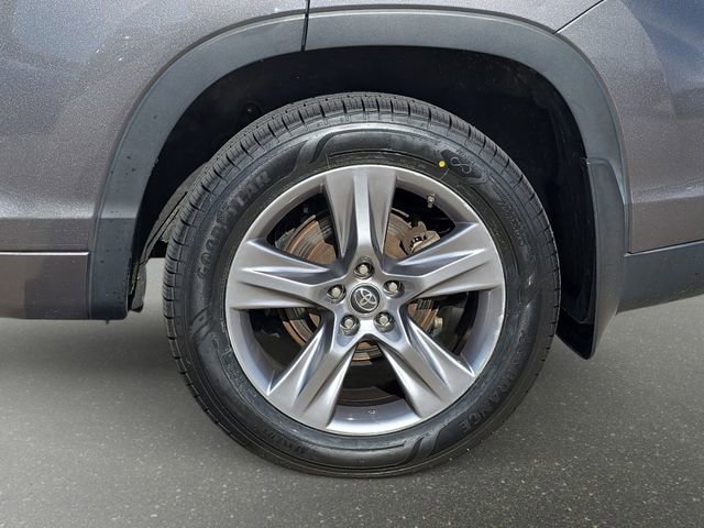 Used 2018 Toyota Highlander Limited w/ Protection Package #3 AWD/4WD image 38
