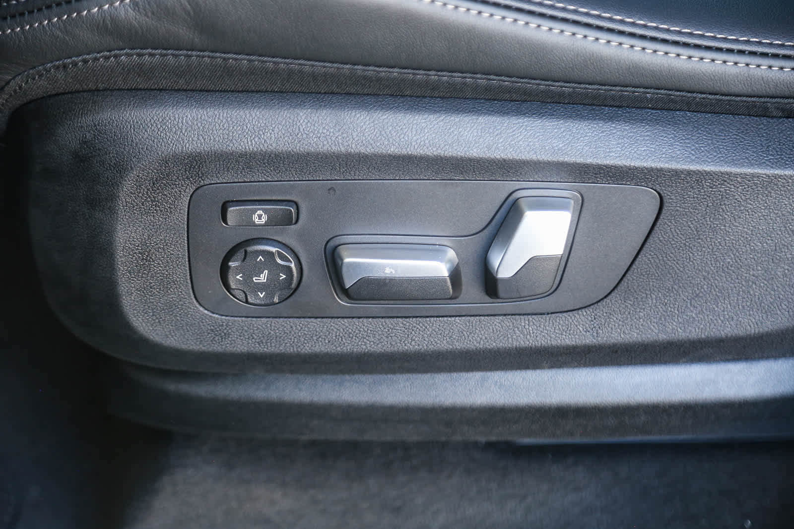 Used 2026 BMW X5 sDrive40i w/ M Sport Package image 18