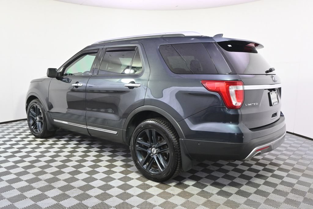 Used 2017 Ford Explorer Limited w/ Equipment Group 301A AWD/4WD image 3