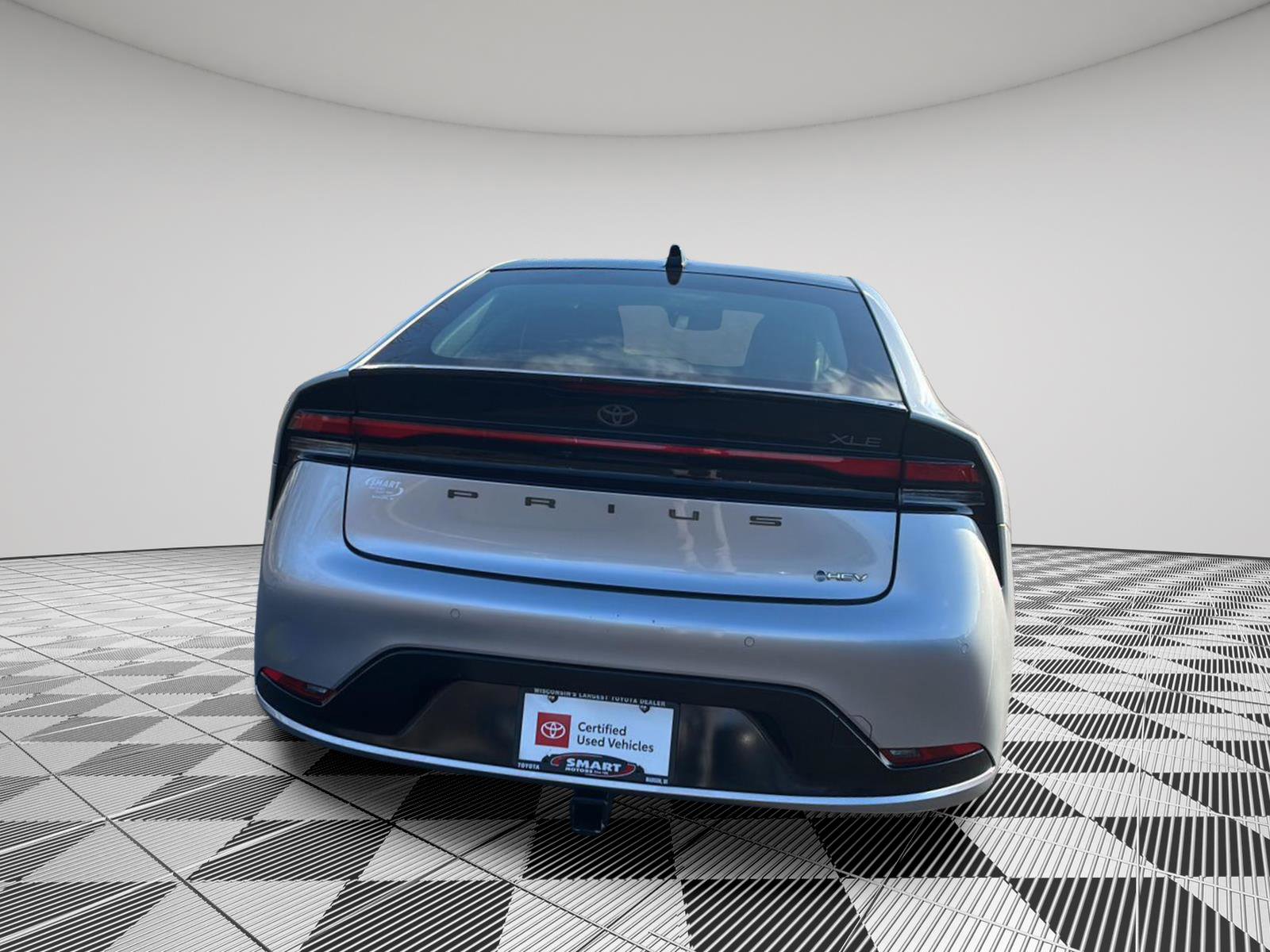 Used 2023 Toyota Prius XLE image 8