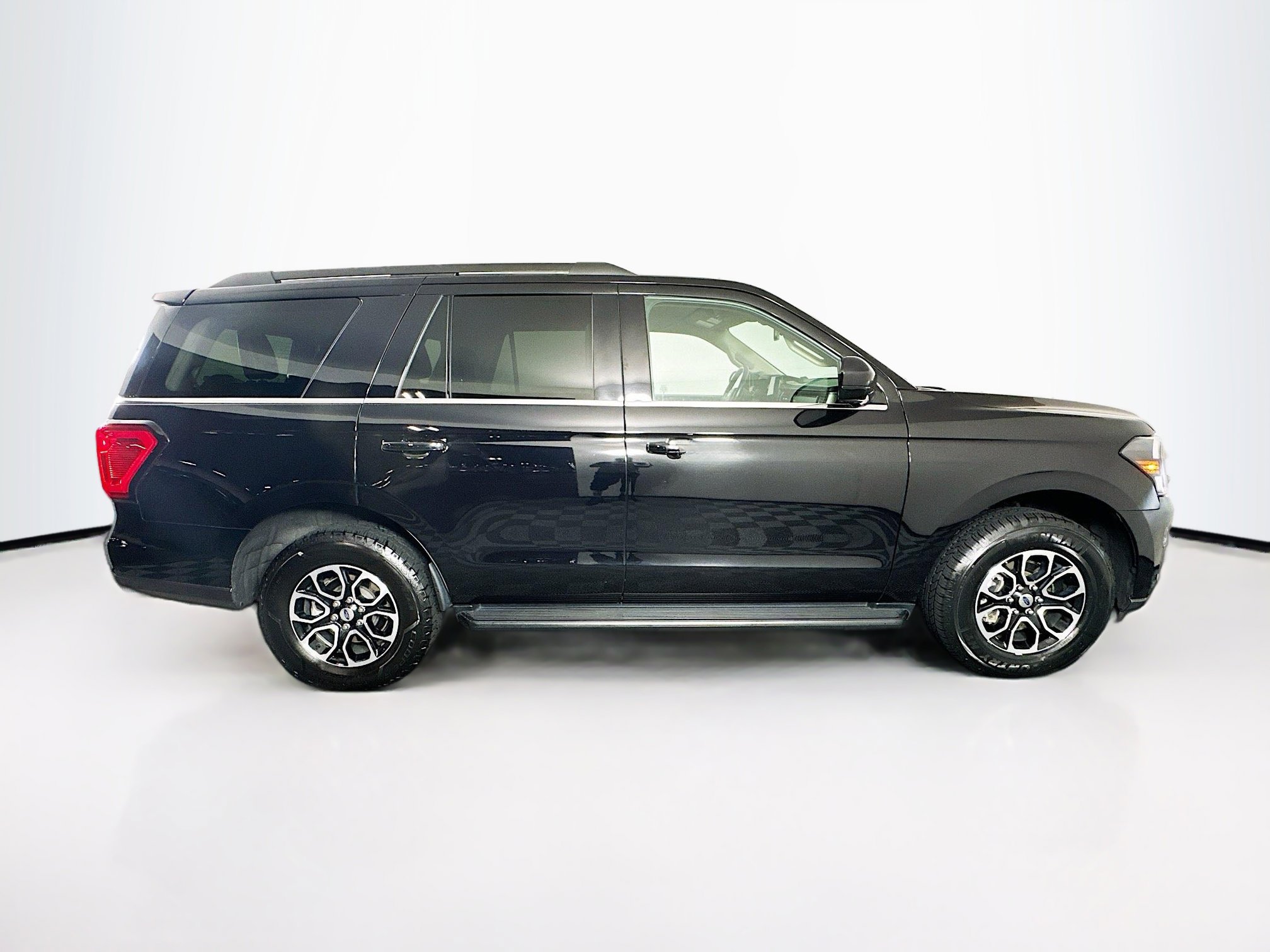Used 2024 Ford Expedition XLT image 10