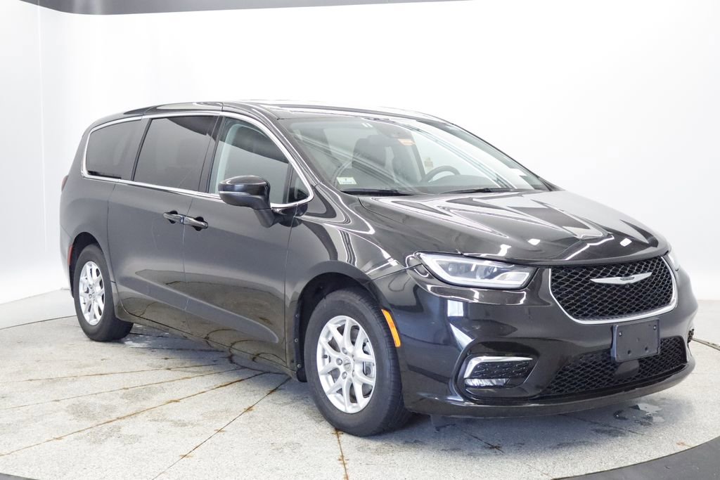 Certified 2023 Chrysler Pacifica Touring-L FWD image 10