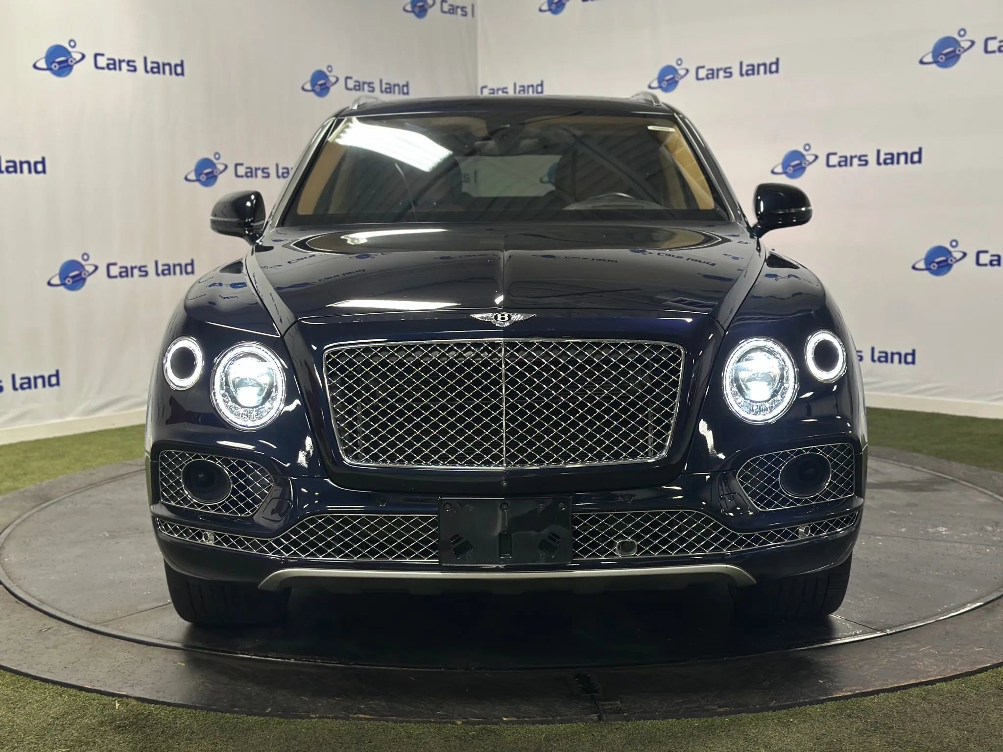 Used 2017 Bentley Bentayga AWD/4WD image 7