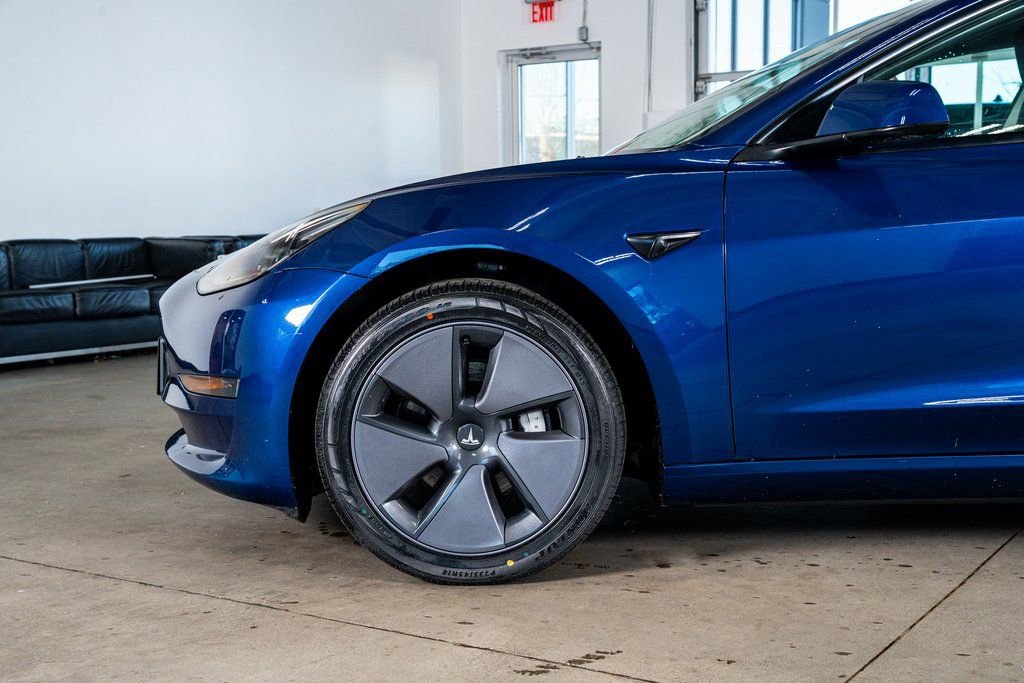 Used 2023 Tesla Model 3 Standard Range image 9