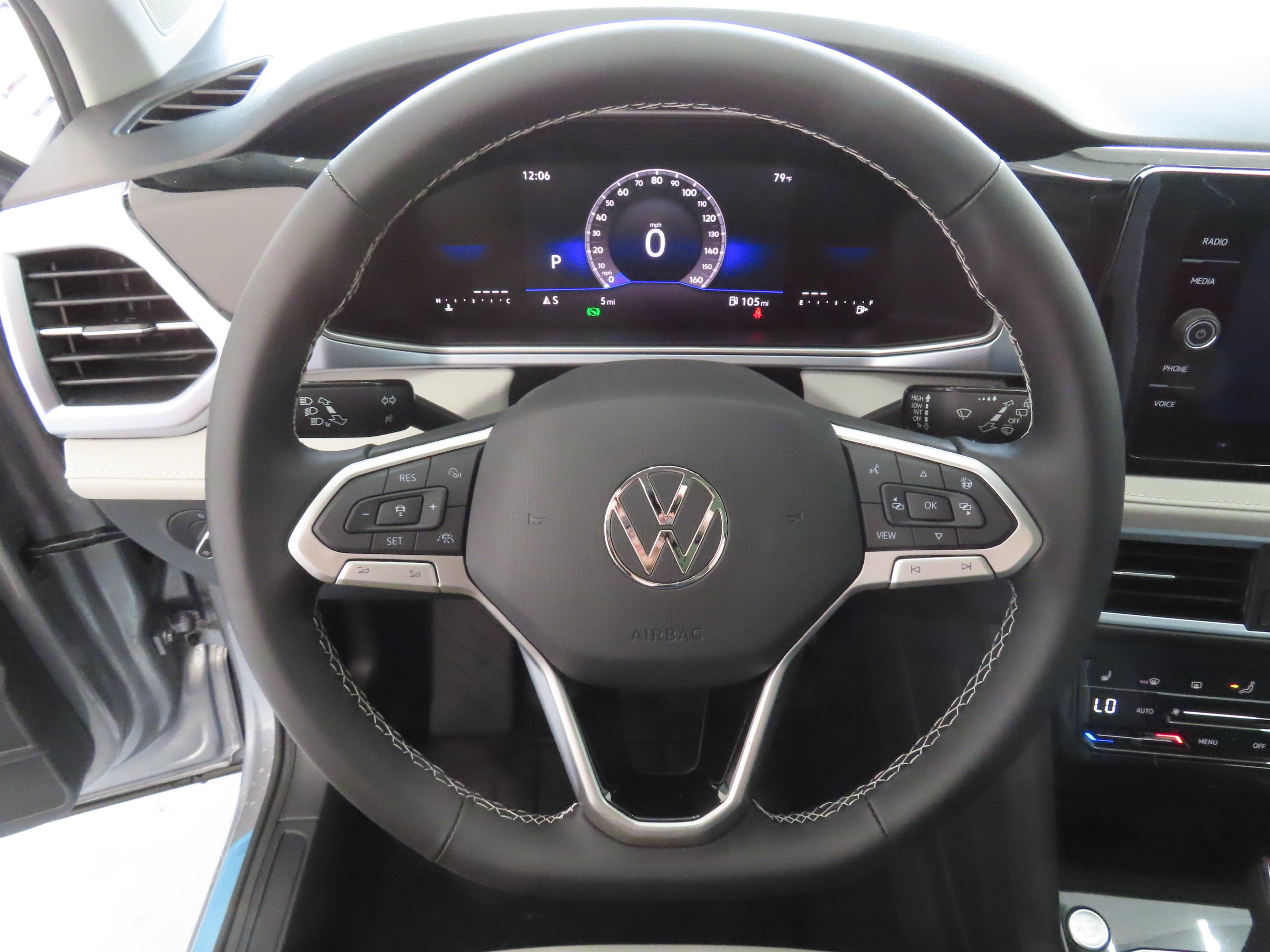 New 2026 Volkswagen Taos SE FWD image 14
