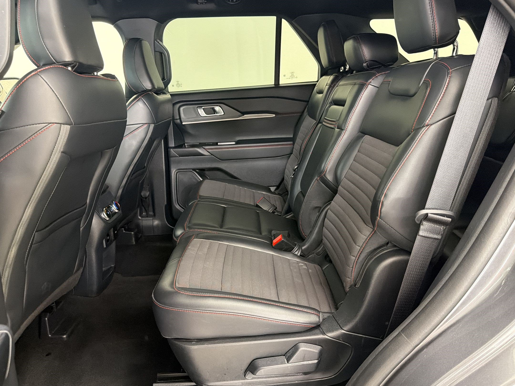 Certified 2025 Ford Explorer ST-Line w/ ST-Line Street Pack AWD/4WD image 23