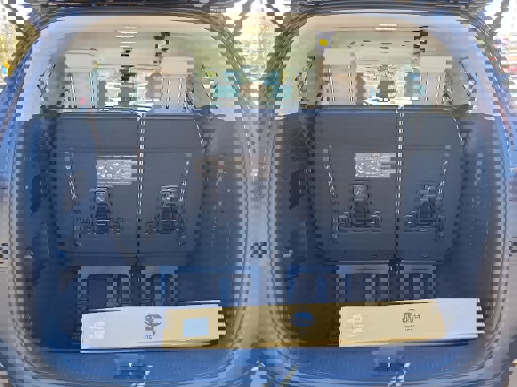 New 2026 Kia Carnival EX FWD image 14