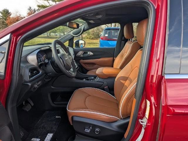 New 2026 Chrysler Pacifica Pinnacle image 7