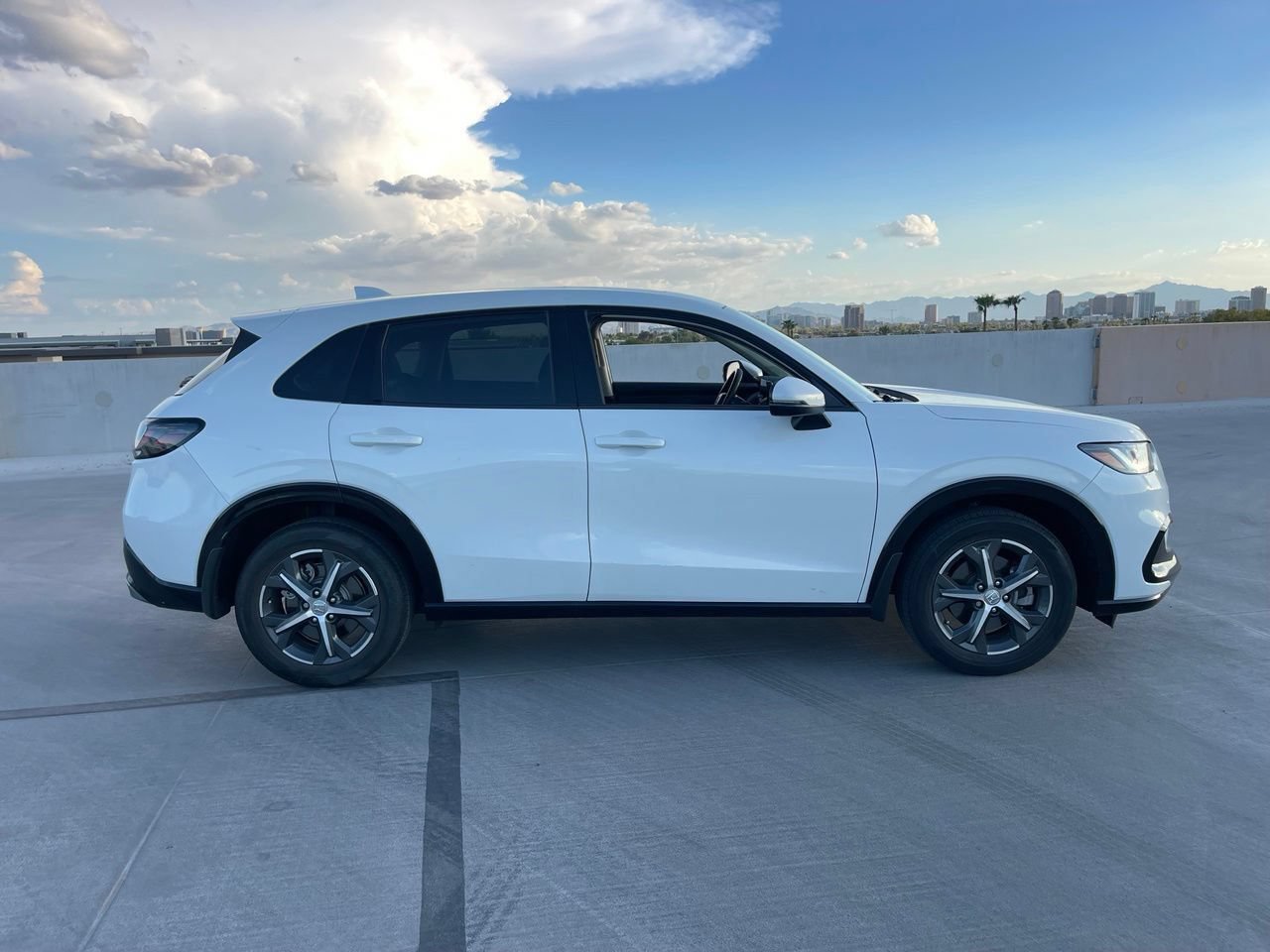 Used 2023 Honda HR-V EX-L image 3