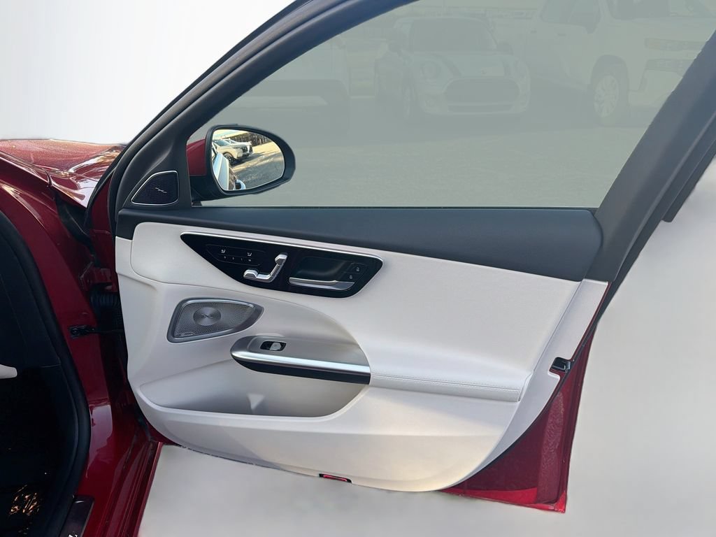 Used 2025 Mercedes-Benz C 300 4MATIC Sedan image 35
