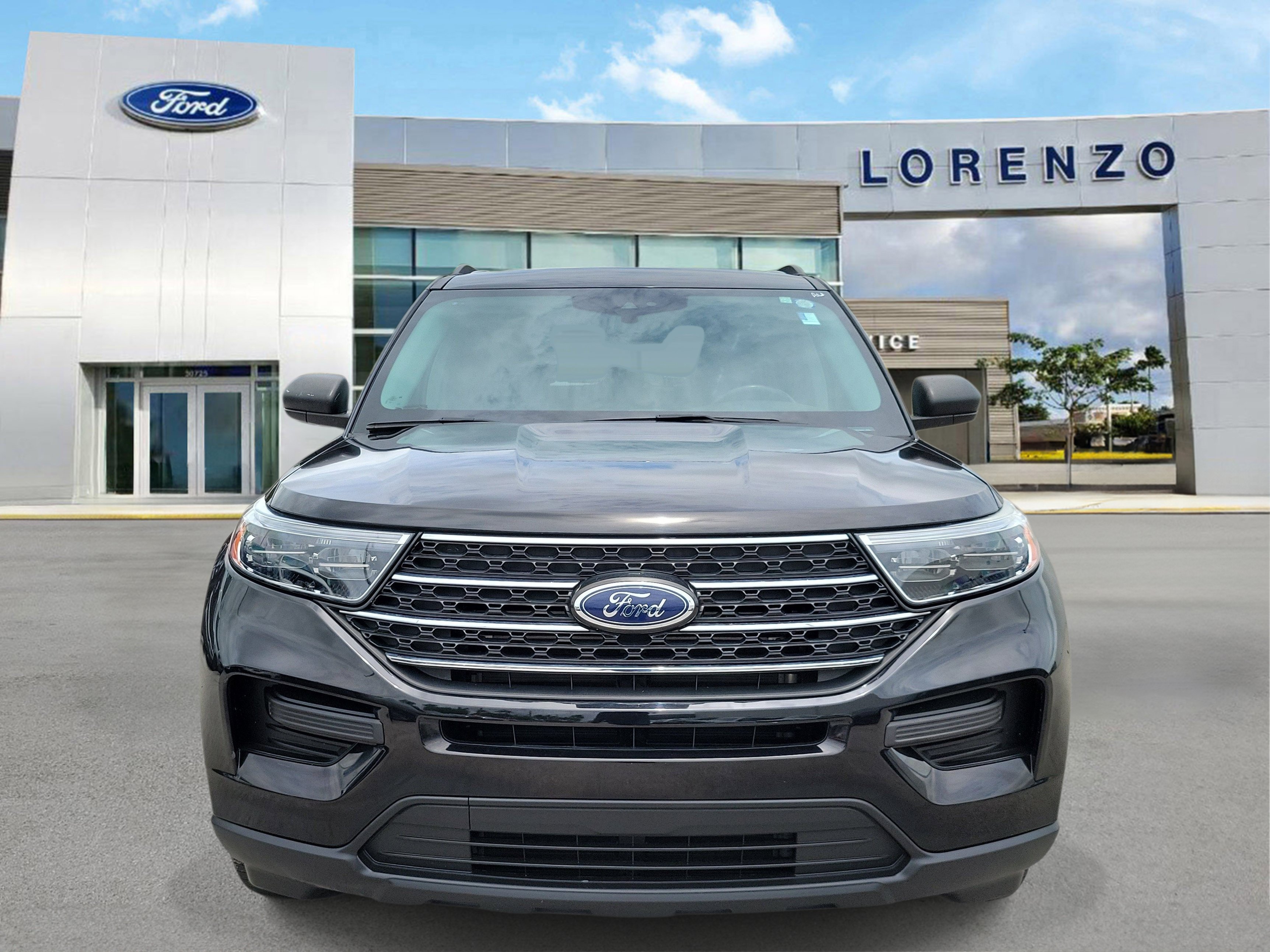 Used 2023 Ford Explorer XLT RWD image 2