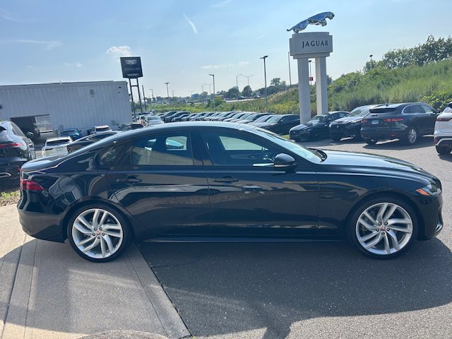 Used 2022 Jaguar XF R-Dynamic SE image 7