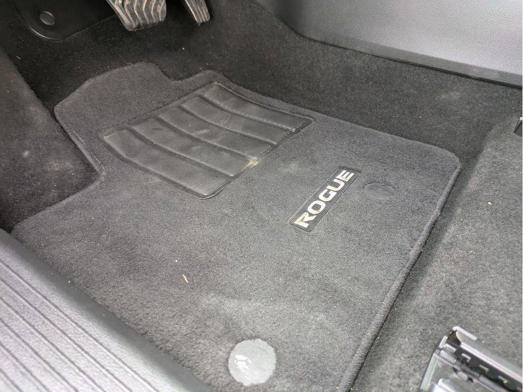 Used 2021 Nissan Rogue SV image 17