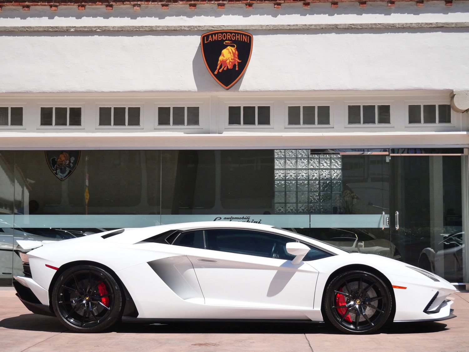 Used 2018 Lamborghini Aventador S AWD/4WD image 2