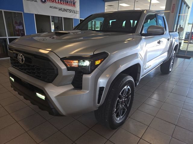 Used 2025 Toyota Tacoma TRD Sport AWD/4WD image 4