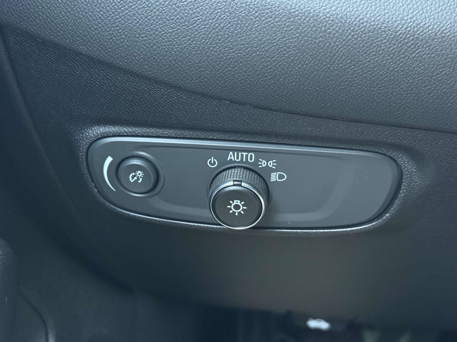 Used 2019 Chevrolet Equinox LT AWD/4WD image 23