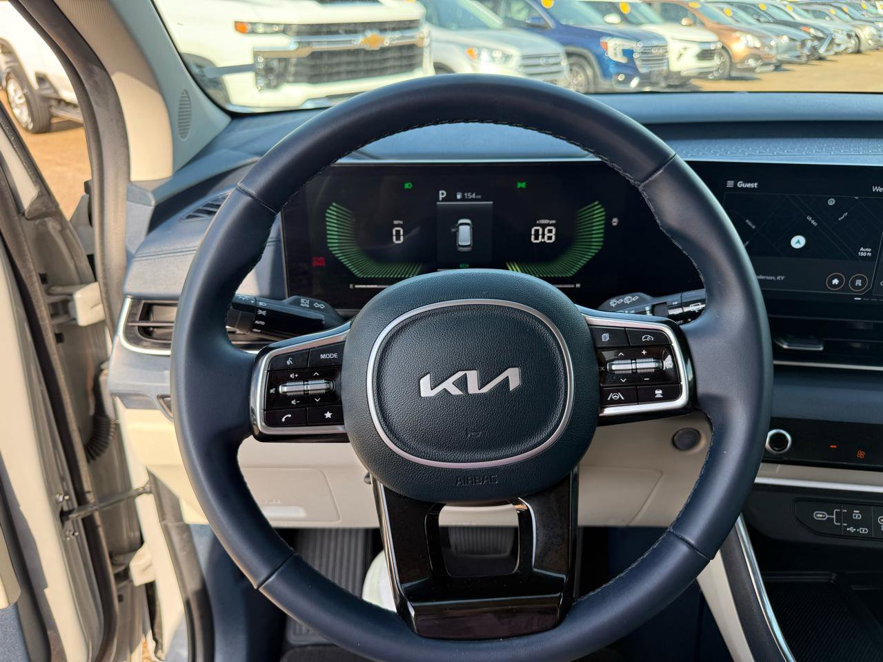 Used 2025 Kia Carnival EX image 15