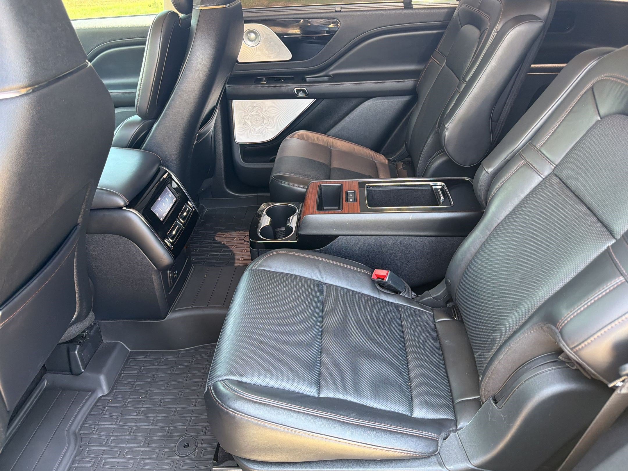 Used 2022 Lincoln Aviator Reserve w/ Equipment Group 201A RWD image 23