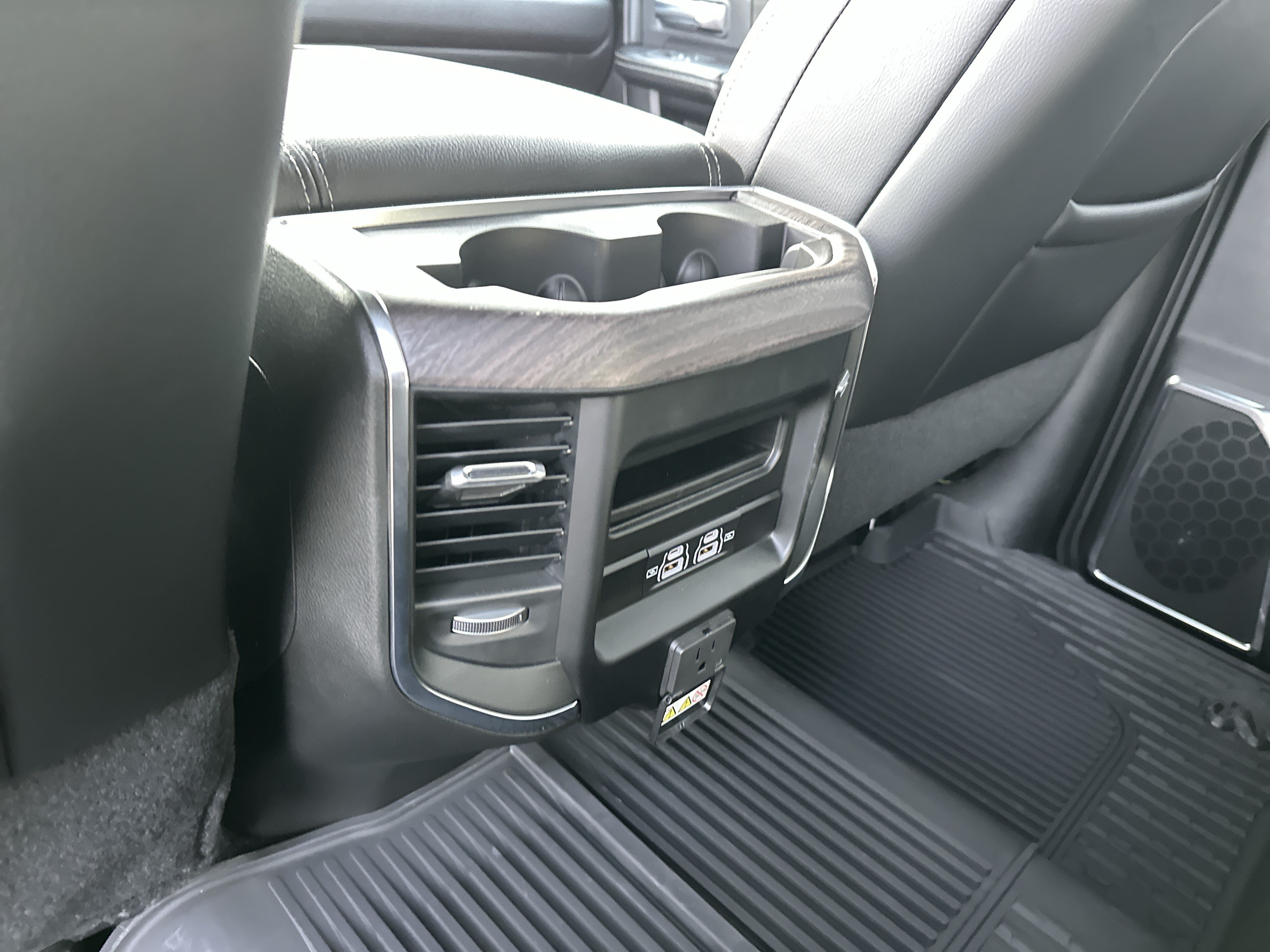New 2026 RAM 2500 Laramie w/ Sport Appearance Package AWD/4WD image 13
