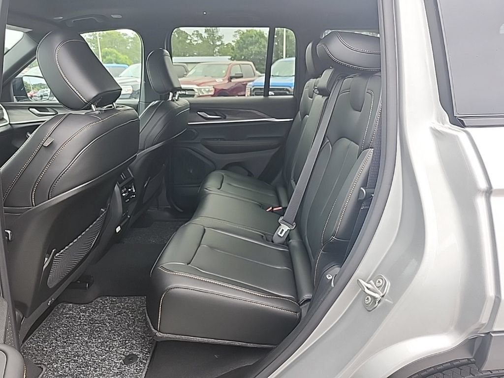 New 2026 Jeep Grand Cherokee Limited AWD/4WD image 24