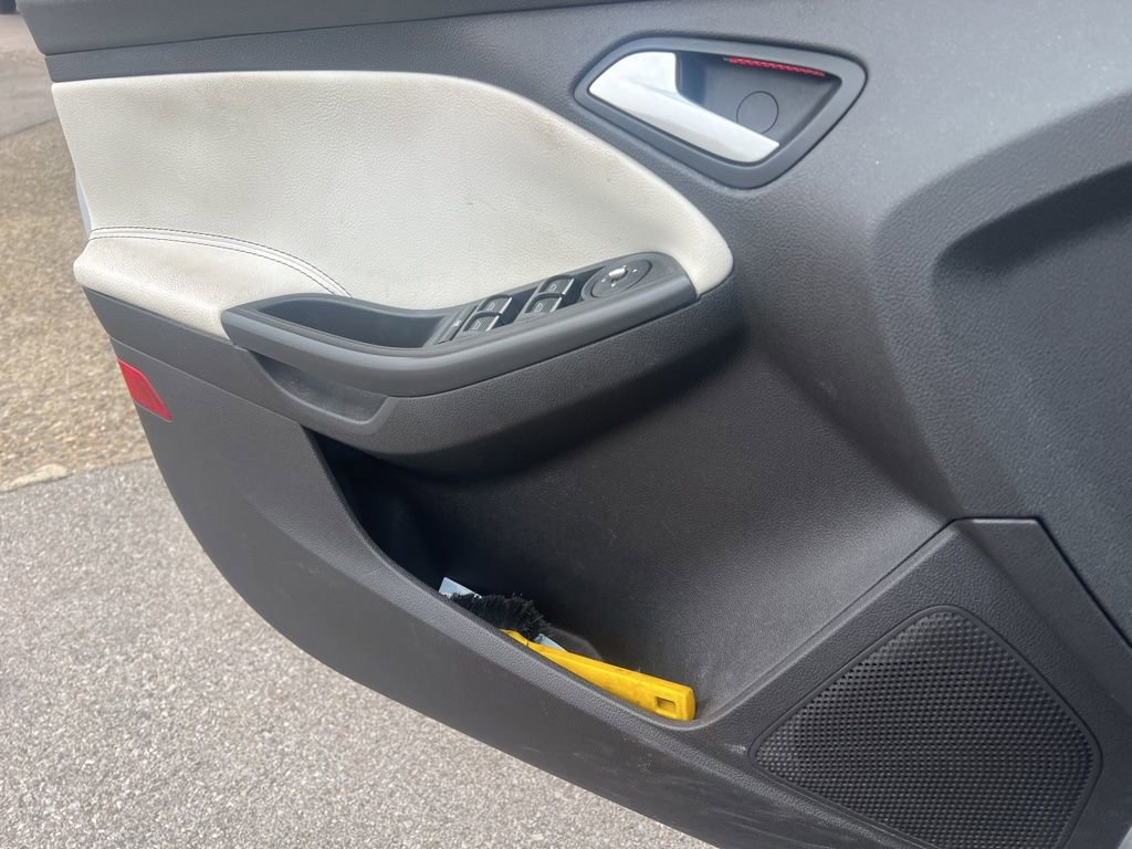 Used 2014 Ford Focus Titanium FWD image 6