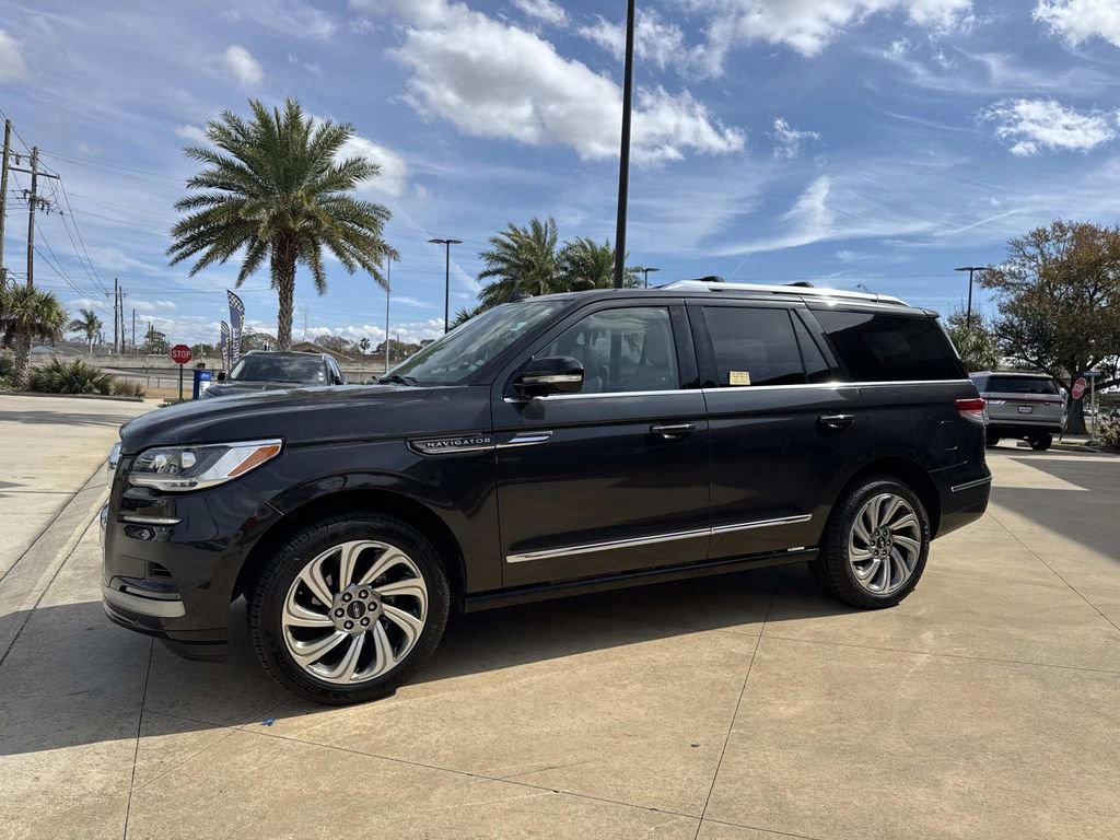 Certified 2024 Lincoln Navigator Premiere image 4