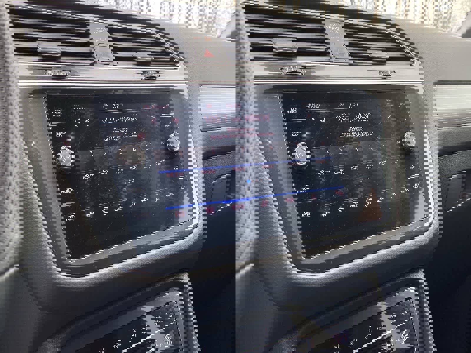 Used 2024 Volkswagen Tiguan SEL R-Line image 28