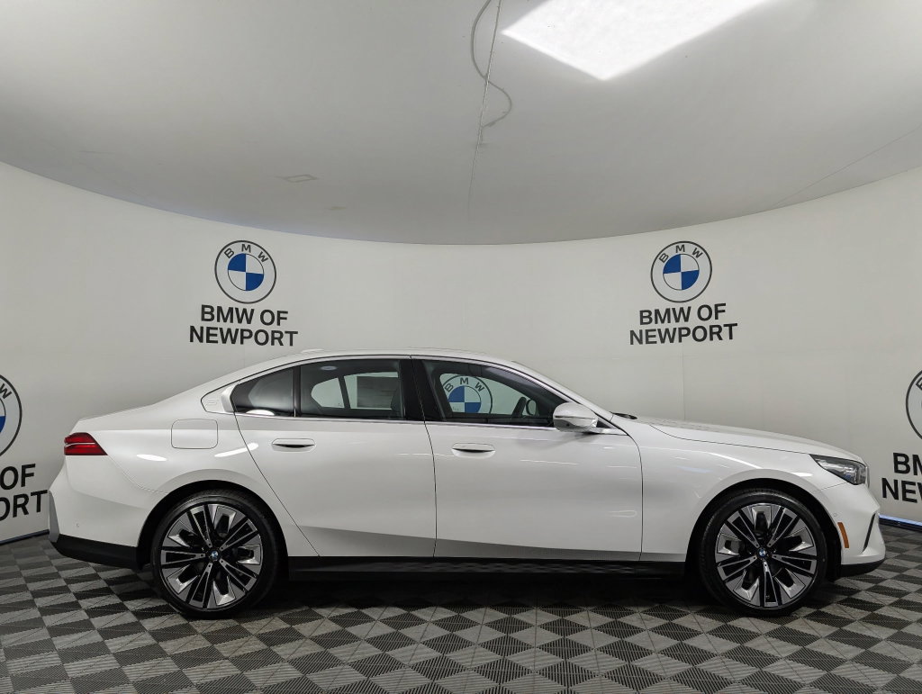 New 2027 BMW 530i xDrive w/ Premium Package AWD/4WD image 4