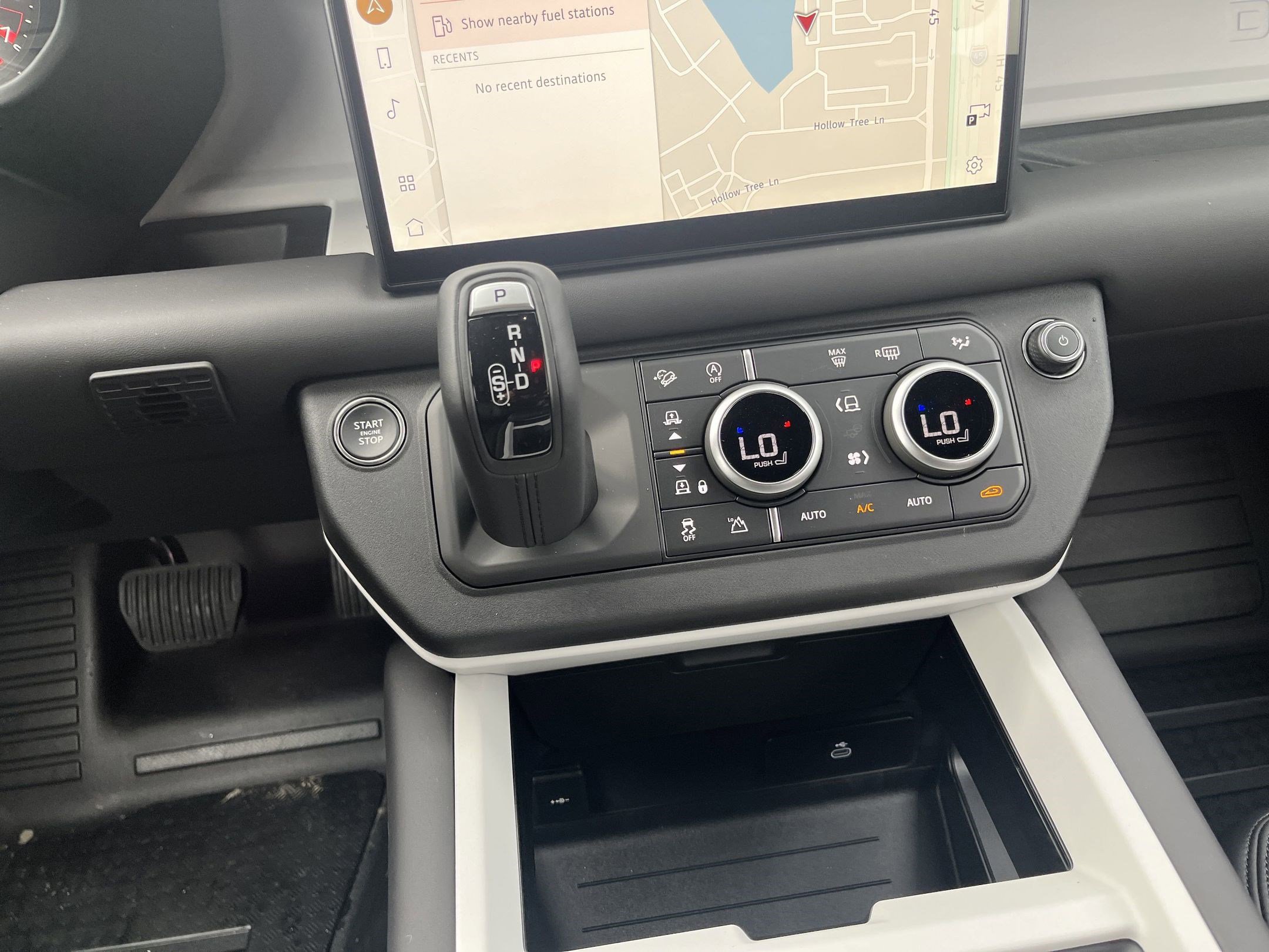 Used 2025 Land Rover Defender 110 S image 17