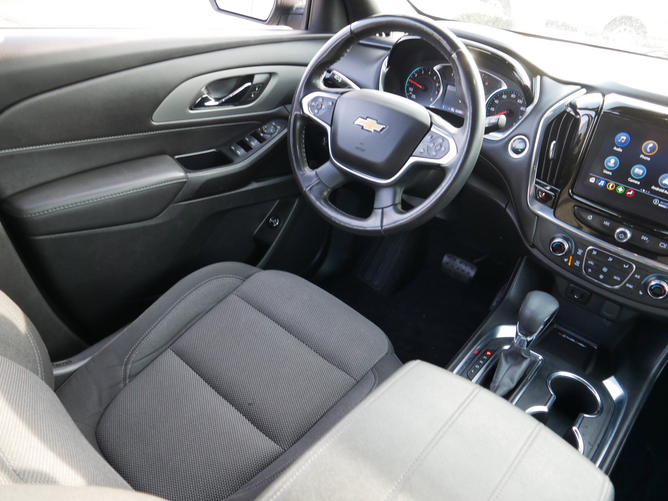 Used 2023 Chevrolet Traverse LT image 9