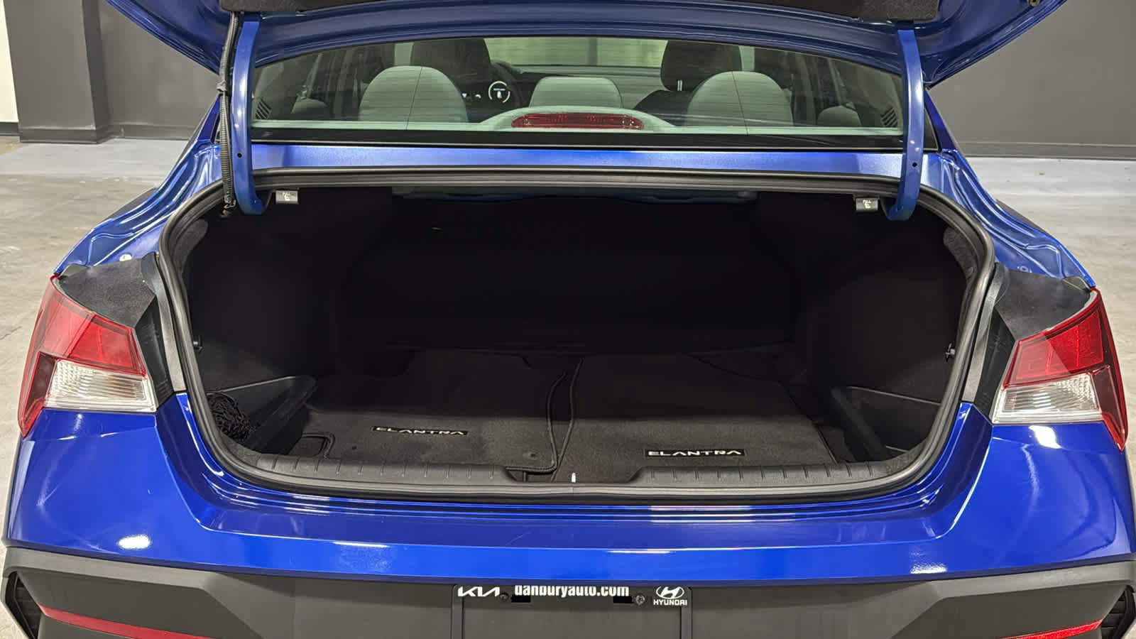 Used 2024 Hyundai Elantra SEL FWD image 25