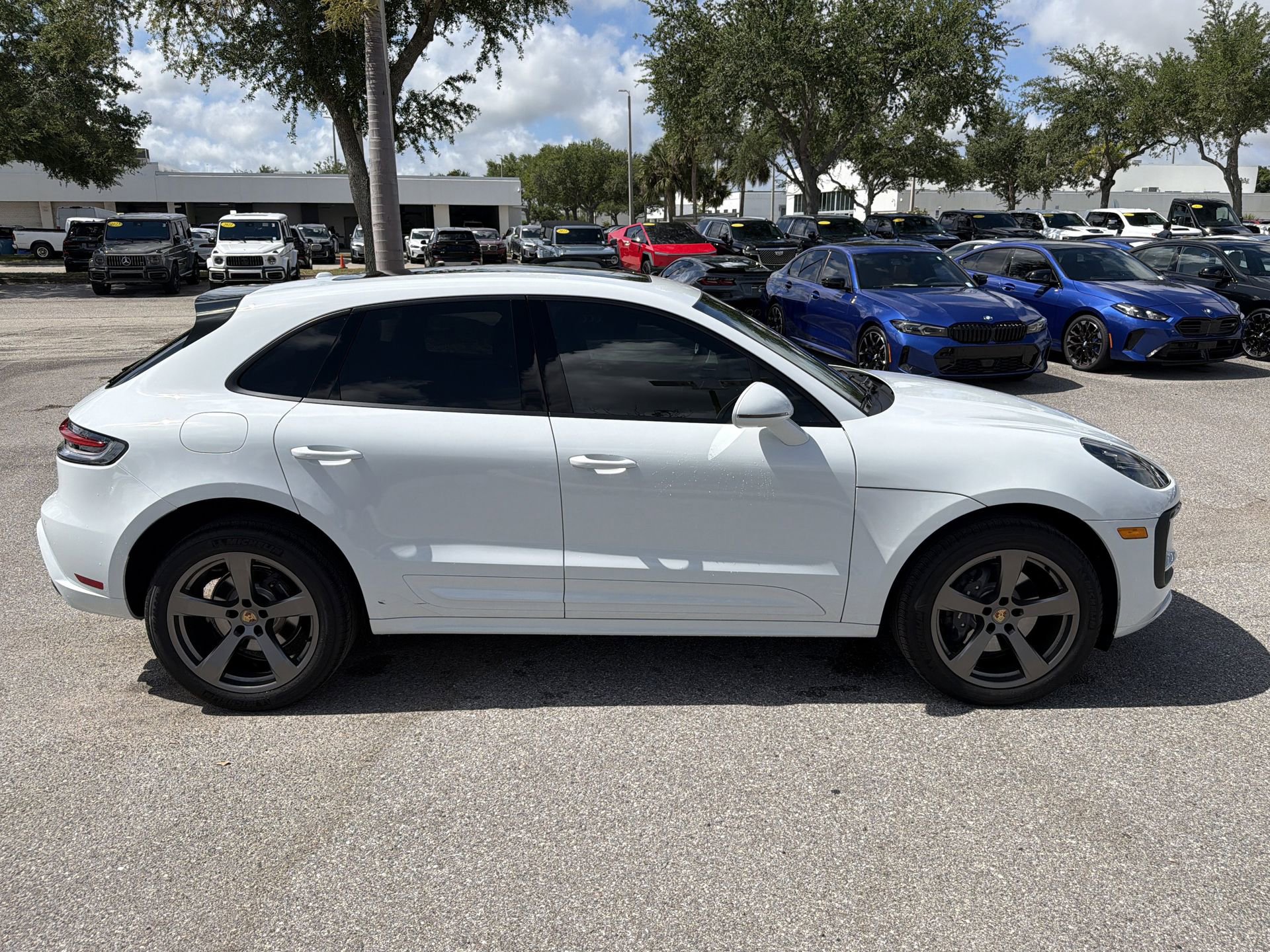 Used 2026 Porsche Macan AWD/4WD image 3