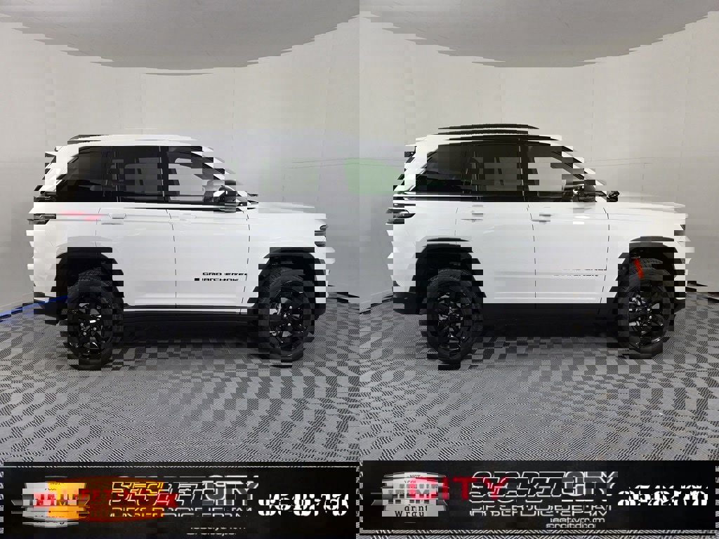 New 2025 Jeep Grand Cherokee Limited w/ Black Appearance Package image 8