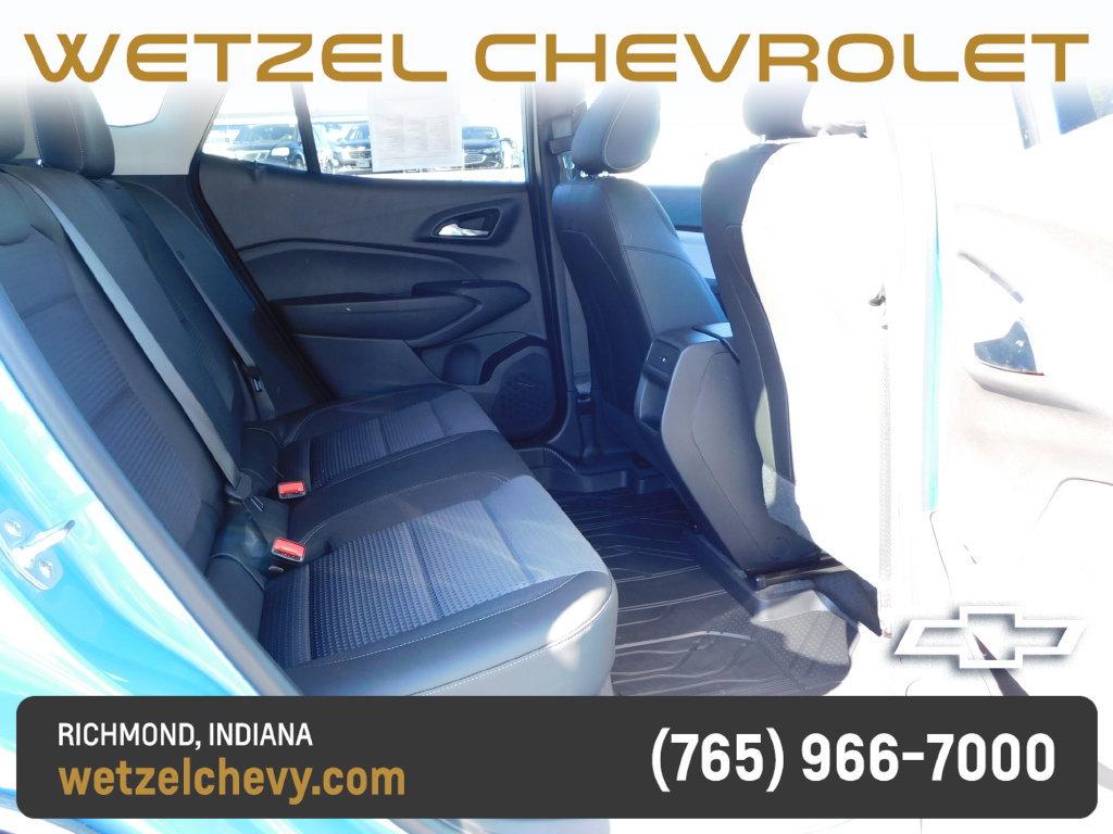 Used 2025 Chevrolet Trax LT w/ Driver Confidence Package FWD image 19