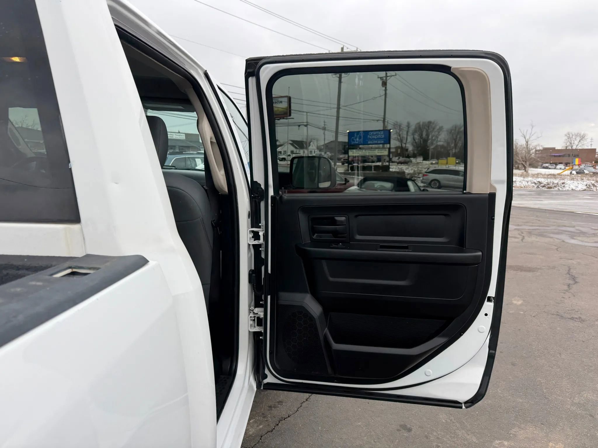 Used 2017 RAM 3500 Tradesman w/ Chrome Appearance Group image 32