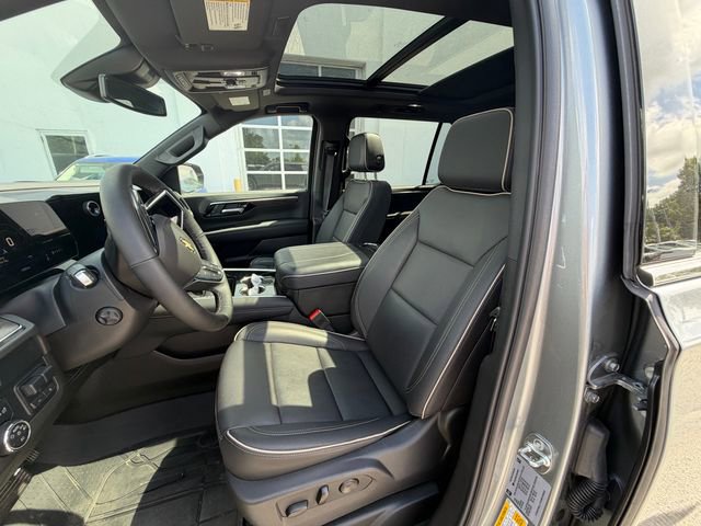 Used 2025 Chevrolet Suburban Premier w/ Sun And Tow Package AWD/4WD image 10