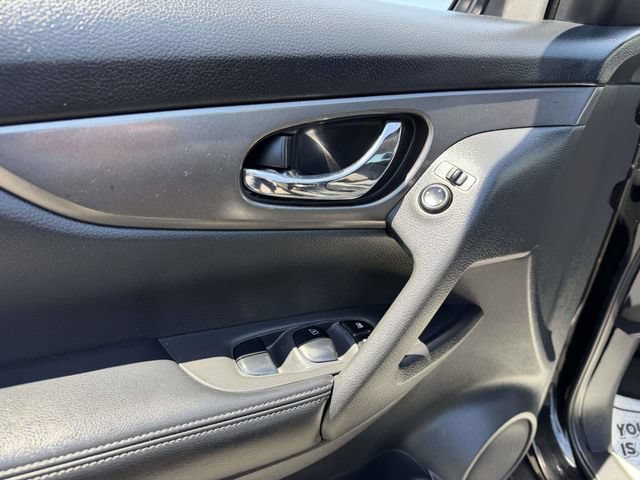Used 2016 Nissan Rogue SV AWD/4WD image 17