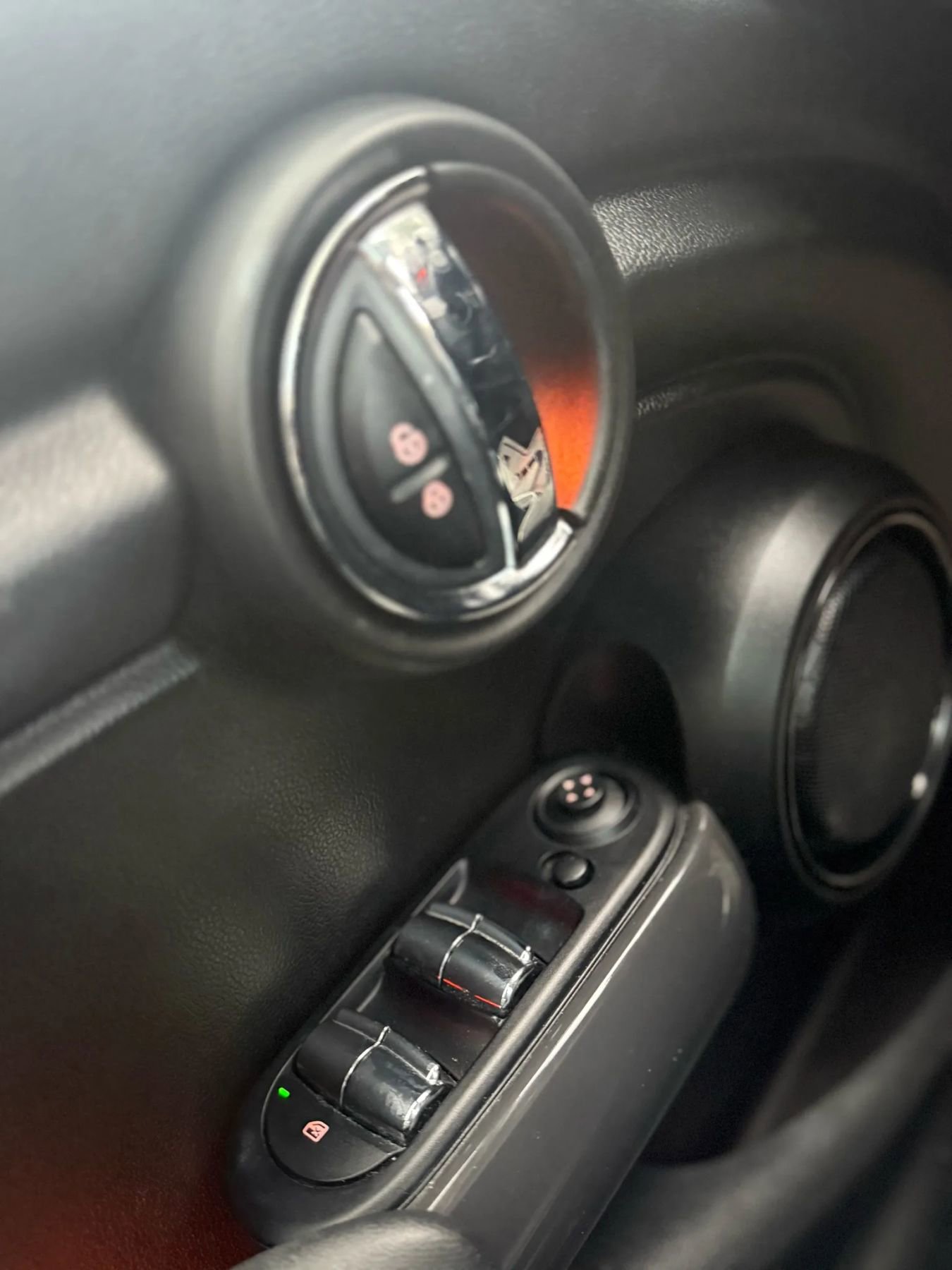 Used 2015 MINI Cooper 4-Door Hardtop image 37