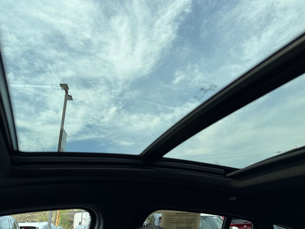 Certified 2025 BMW X4 xDrive30i w/ Premium Package image 33