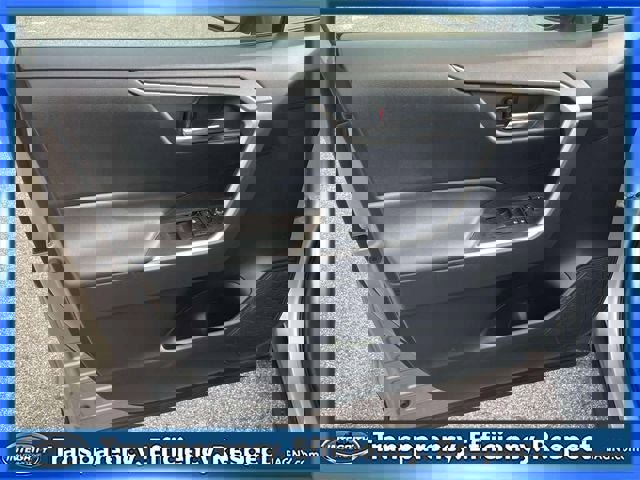 Used 2022 Toyota RAV4 XLE w/ Carpet Mat Package (TMS) image 16